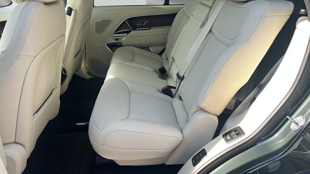 New 2026 Green Land Rover SE 7 Seats image 14