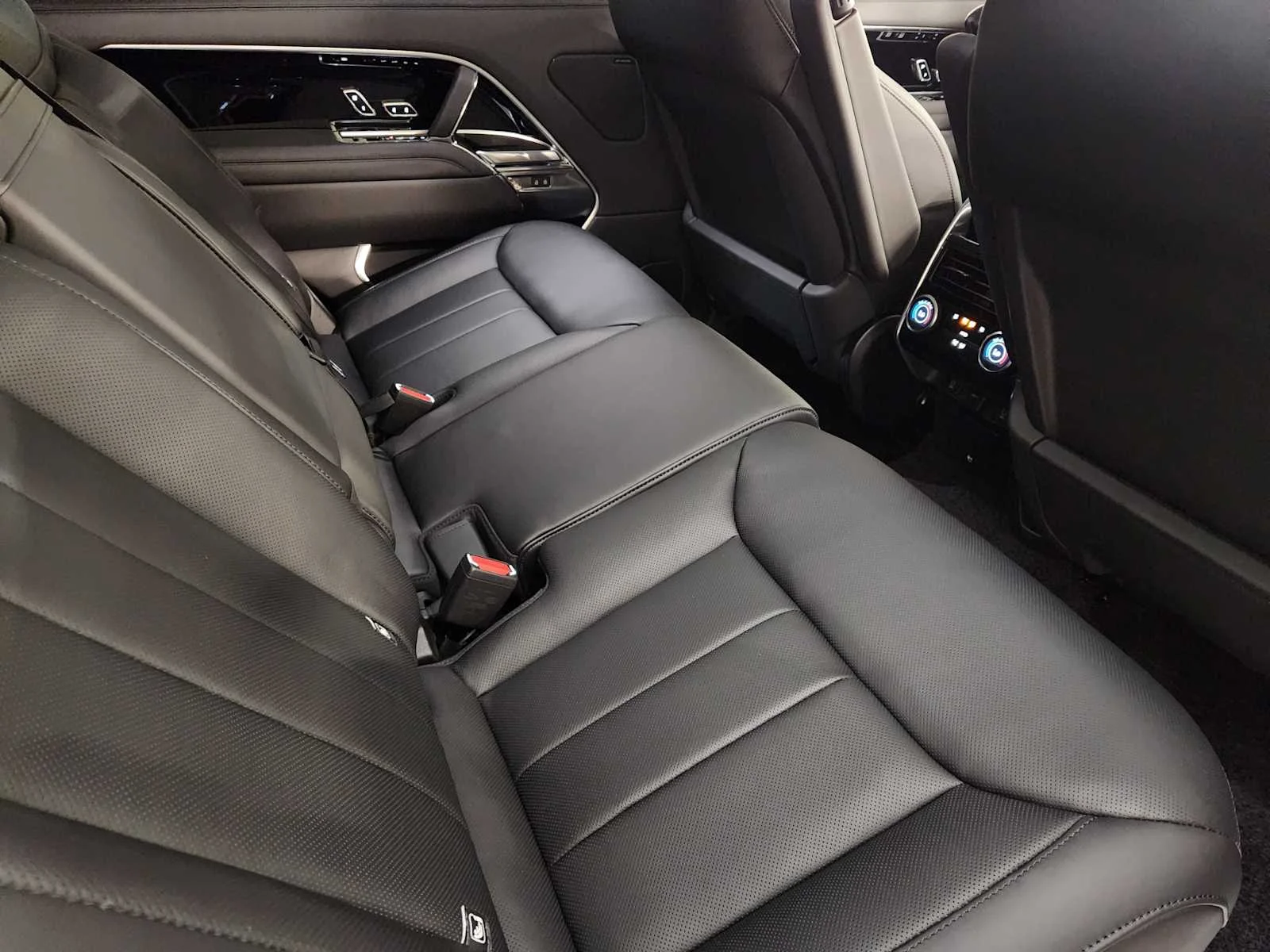 2026 Land Rover Range Rover SE - Photo 30
