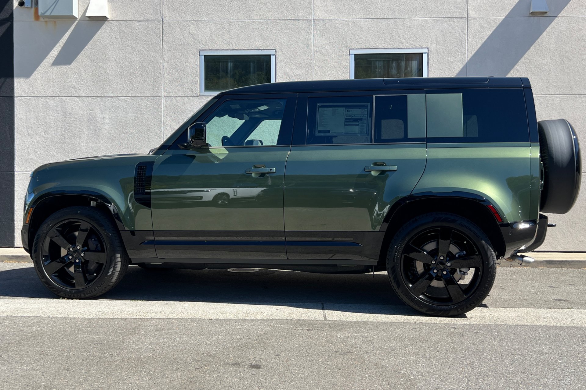 New 2026 Woolstone Green Land Rover X-Dynamic SE image 5