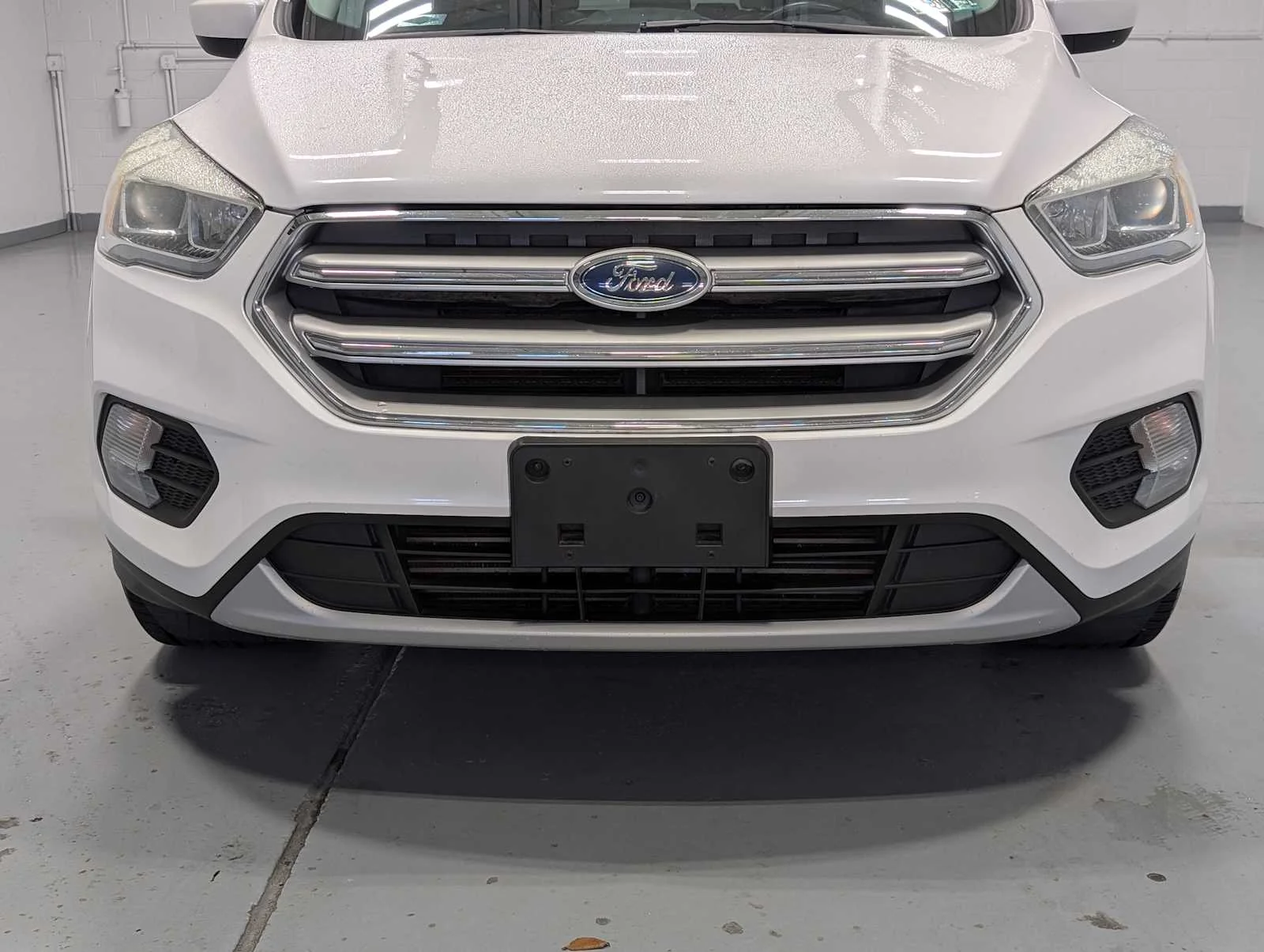 Used 2017 White Platinum Metallic Tri-Coat Ford SE image 2