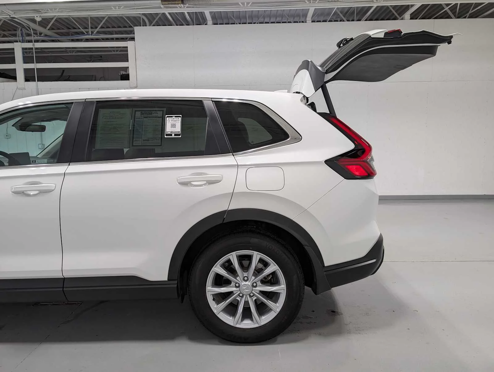 Used 2024 Platinum White Pearl Honda EX-L image 11