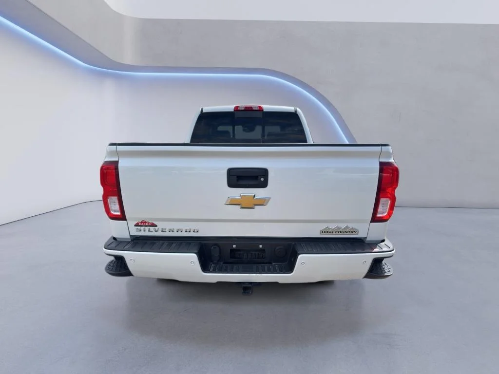 Used 2017 Iridescent Pearl Tricoat Chevrolet High Country image 7