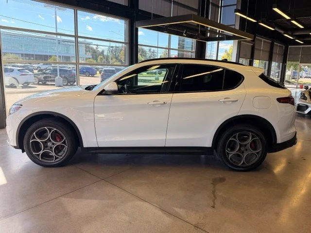 Used 2018 Alfa White Alfa Romeo Base image 2