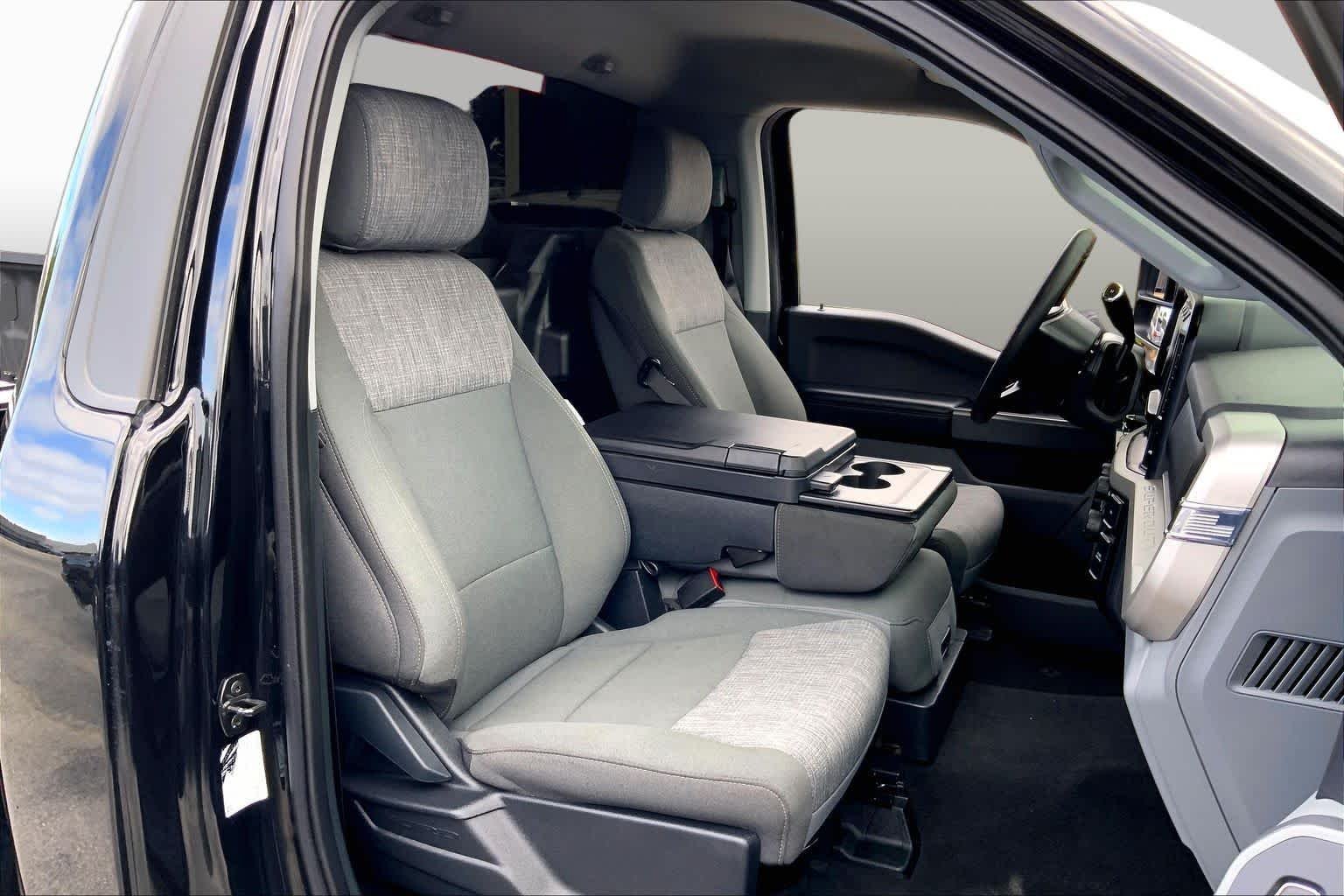 Used 2023 Agate Black Metallic Ford XLT image 8