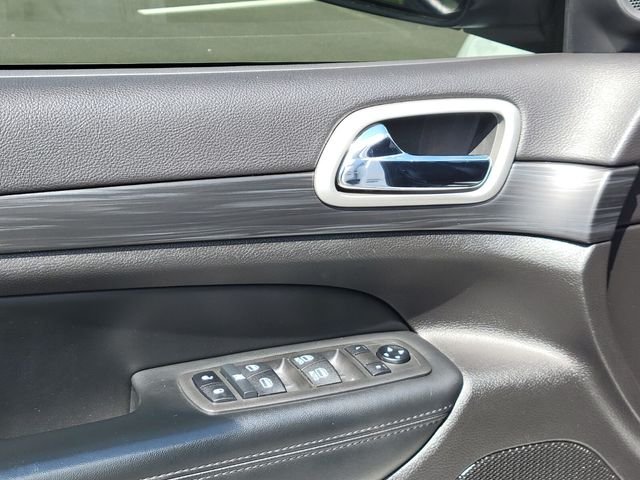Used 2021 White Jeep Laredo X image 18