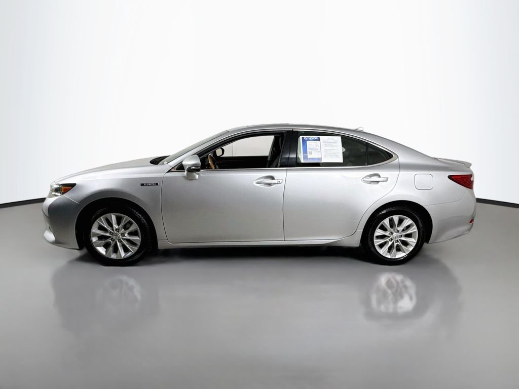 Used 2013 Silver Lining Metallic Lexus Hybrid image 9