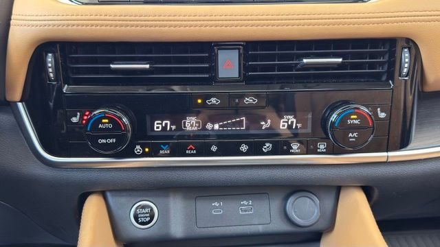 Used 2023 Pearl White Tricoat Nissan Platinum image 33