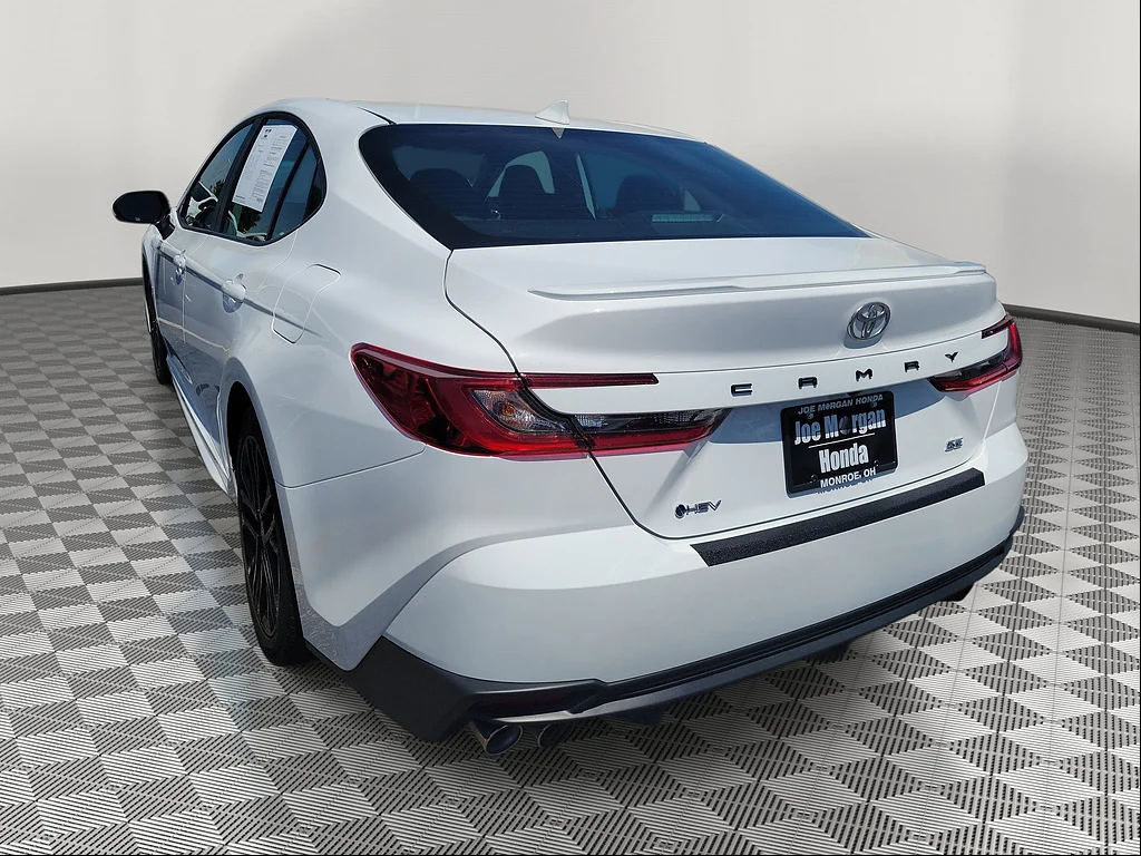 Used 2026 Ice Cap Toyota SE image 3