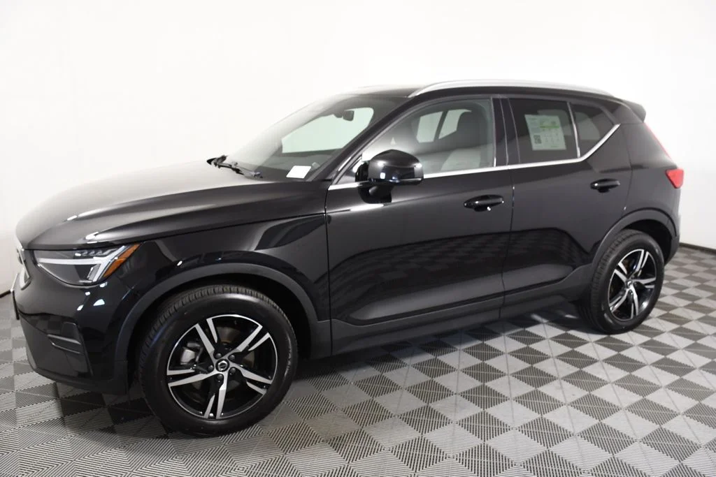 Used 2025 Volvo XC40 Core with VIN YV4L12UJ0S2471904 for sale in Richfield, Minnesota
