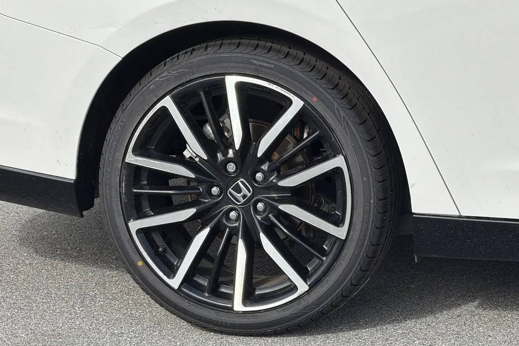 Used 2023 Platinum White Pearl Honda Touring image 27