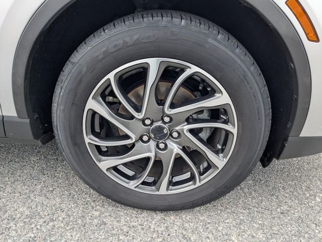 Used 2020 Silver Lincoln Standard image 11