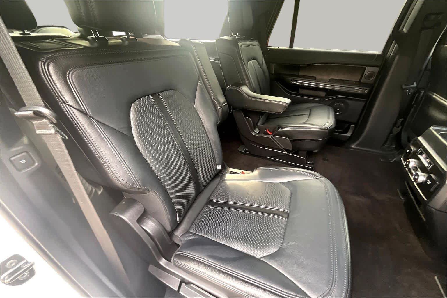 Used 2019 White Platinum Metallic Tri-Coat Ford Limited image 35