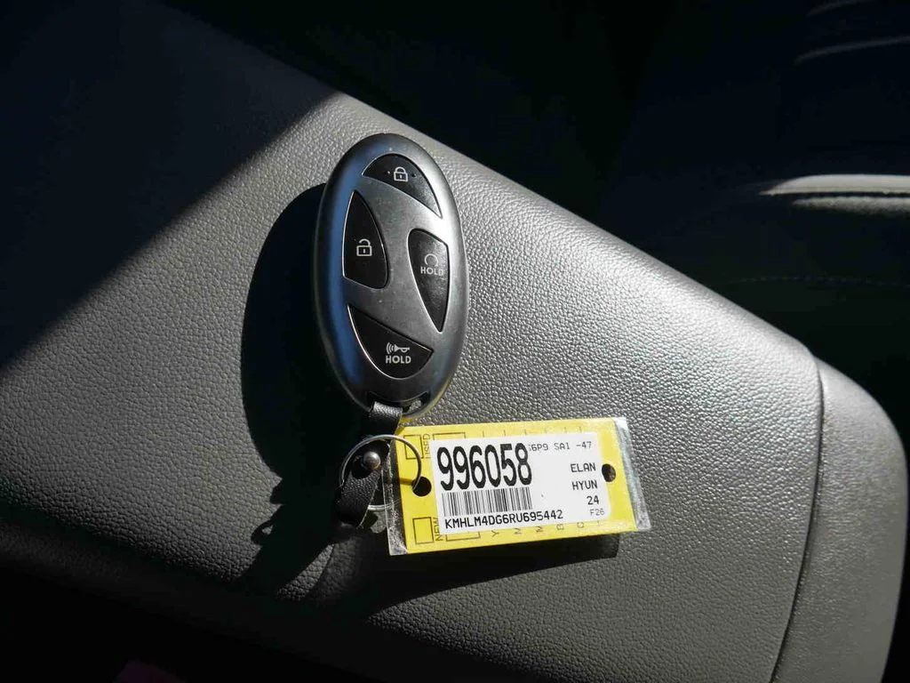 Used 2024 Silver Hyundai SEL image 24