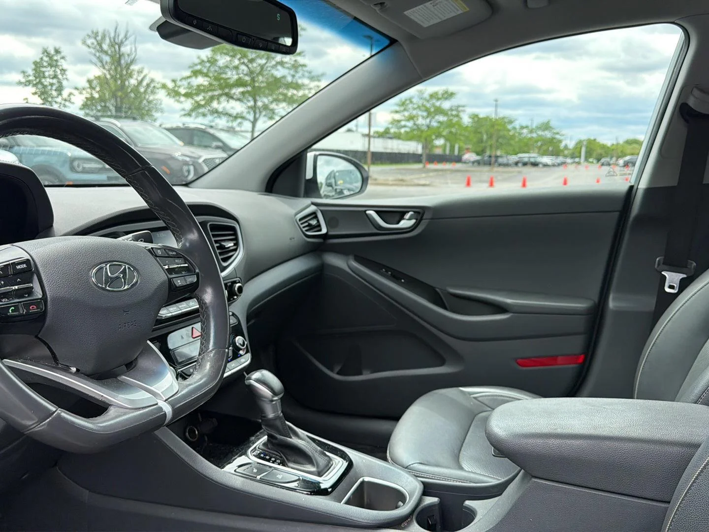 Used 2019 Wh Hyundai  image 4