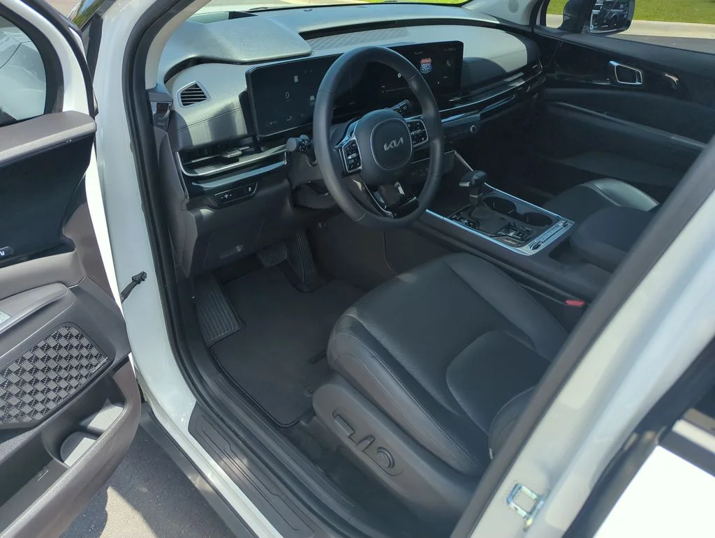 Used 2025 White Kia SX Prestige image 11