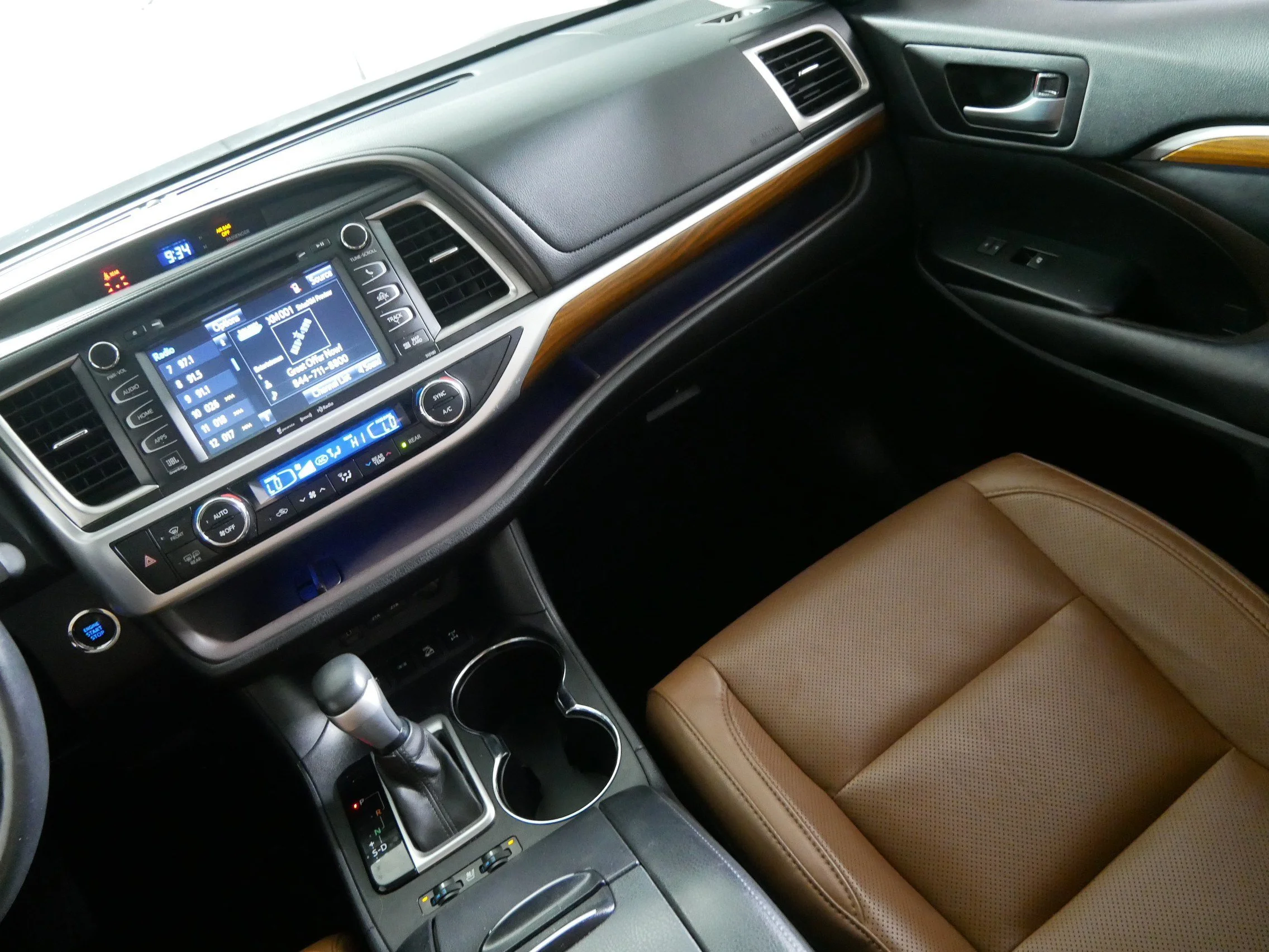 Used 2017 Midnight Black Metallic Toyota Limited image 11