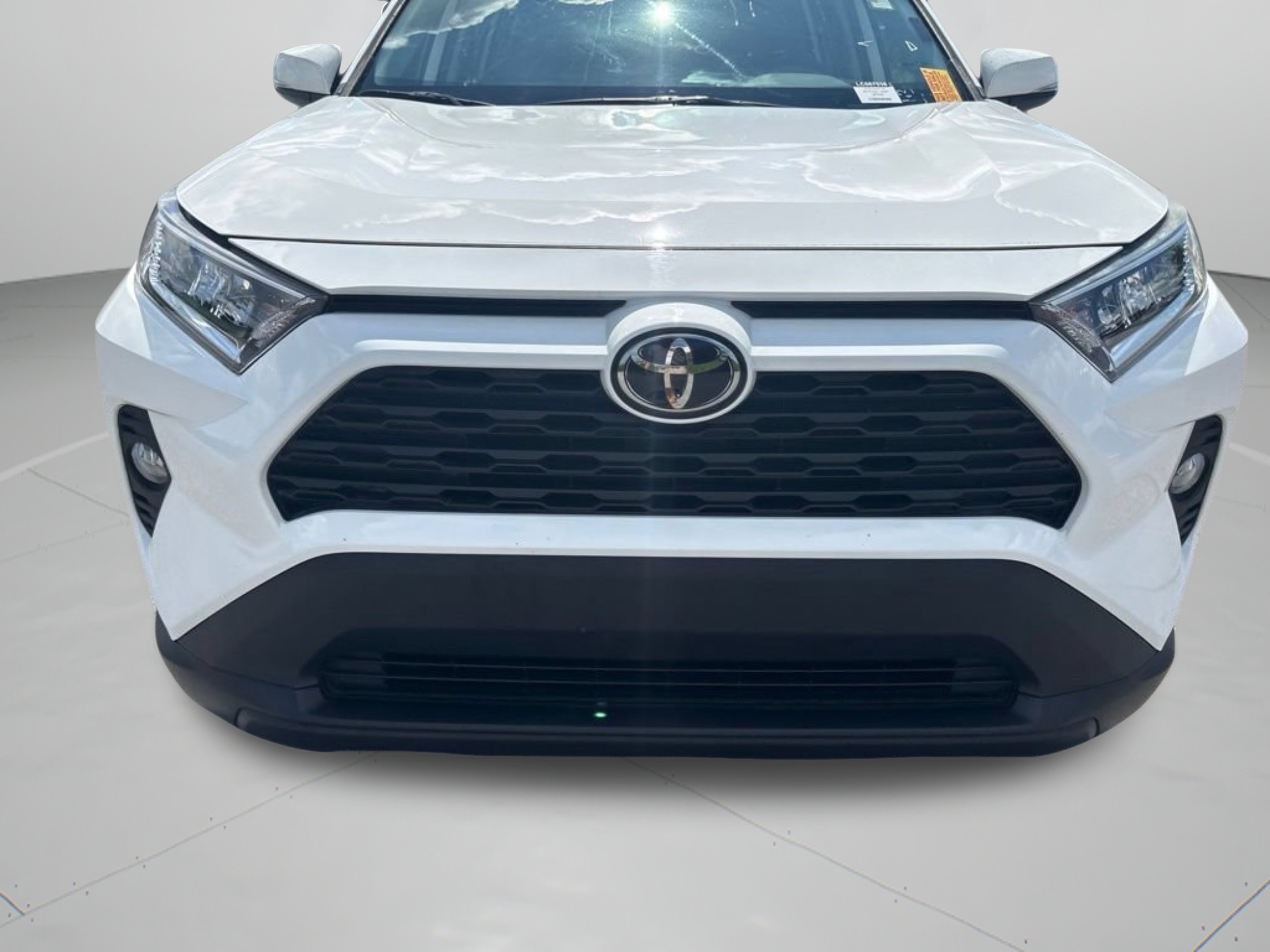 Used 2020 Super White Toyota XLE image 29