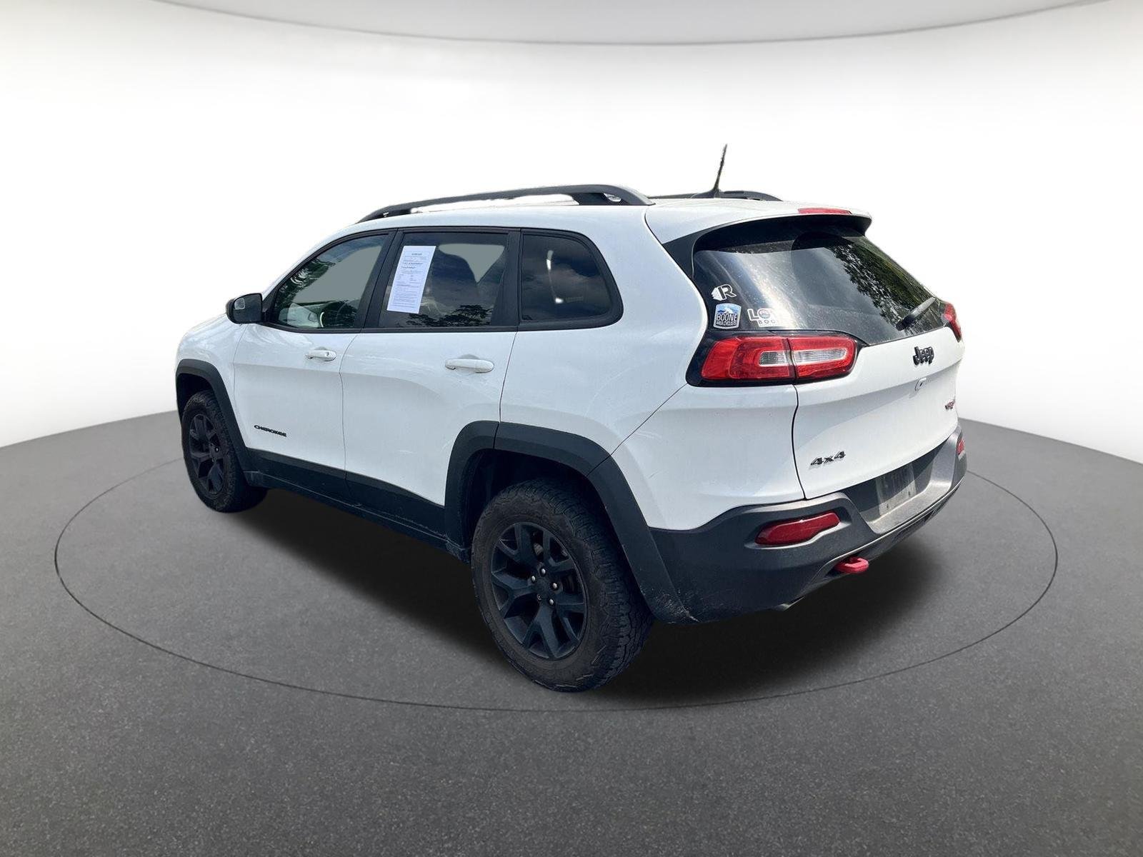 Used 2016 Bright White Clearcoat Jeep Trailhawk image 5