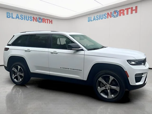 Used 2022 White Jeep 4xe image 3