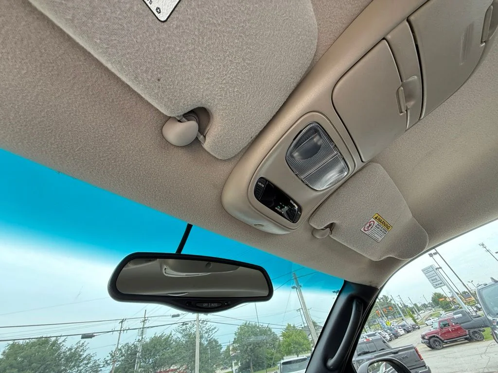 Used 2000 Black Dodge Sport image 23