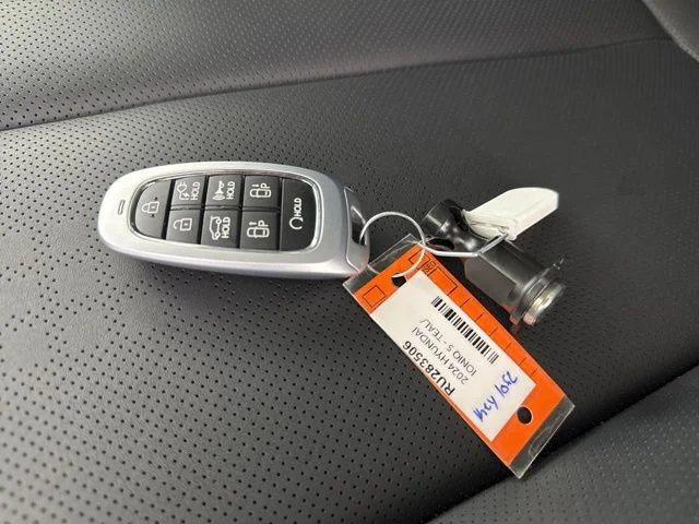 Used 2024 Green Hyundai Limited image 32