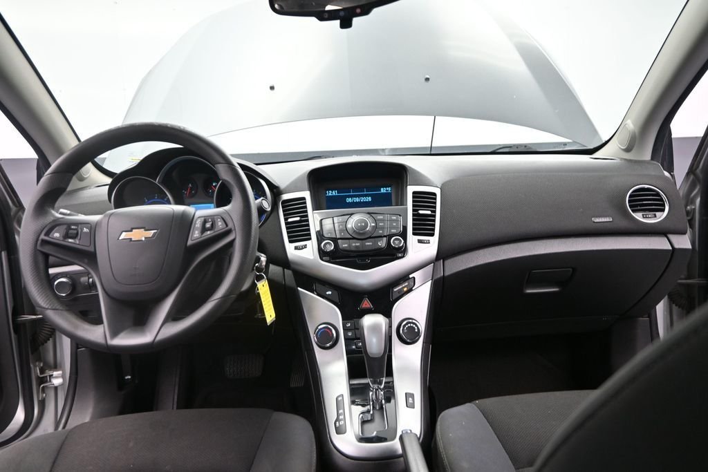 Used 2016 Silver Chevrolet 1LT image 29