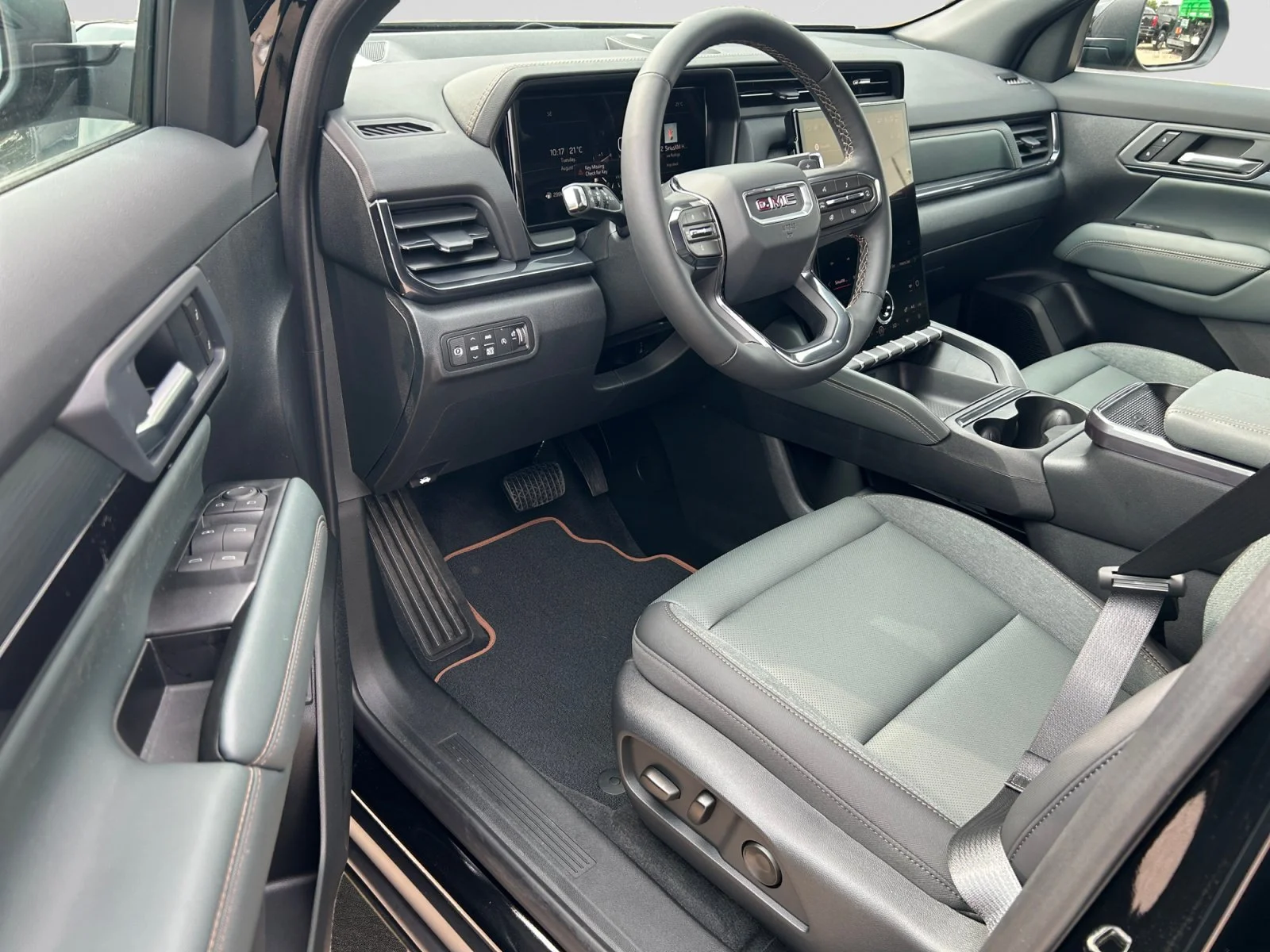 New 2027 Ebony Twilight Metallic GMC AWD AT4 image 13