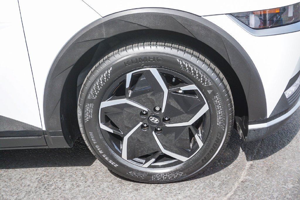 Used 2024 White Hyundai SEL image 10