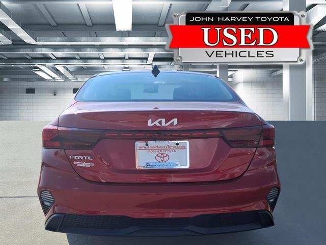 Used 2024 Currant Red Kia LXS image 3