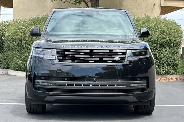 New 2026 Santorini Black Land Rover SE image 8