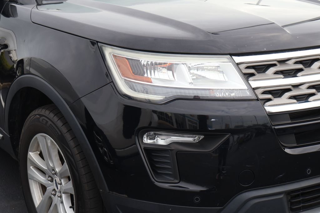 Used 2018 Shadow Black Ford XLT image 4