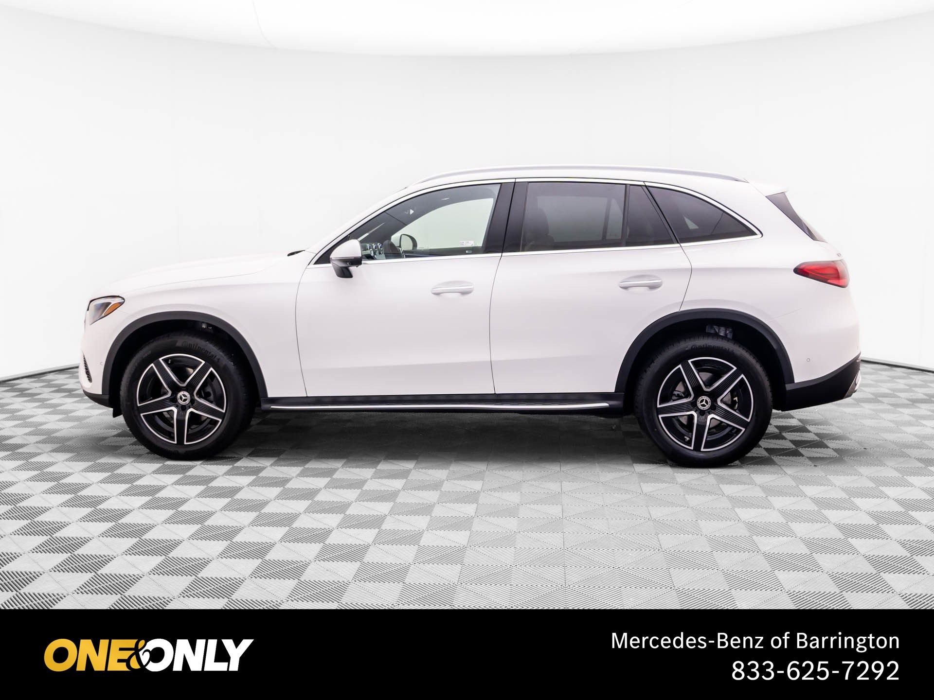 New 2027 Polar White Mercedes-Benz GLC 300 image 2