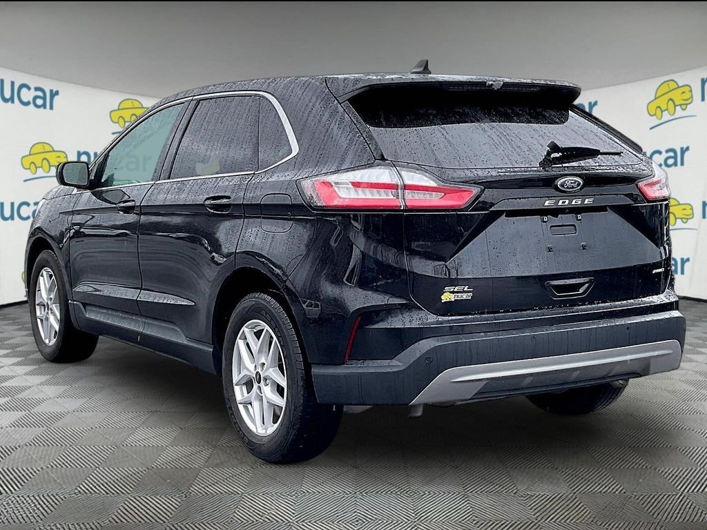 Used 2023 Black Ford SEL image 4