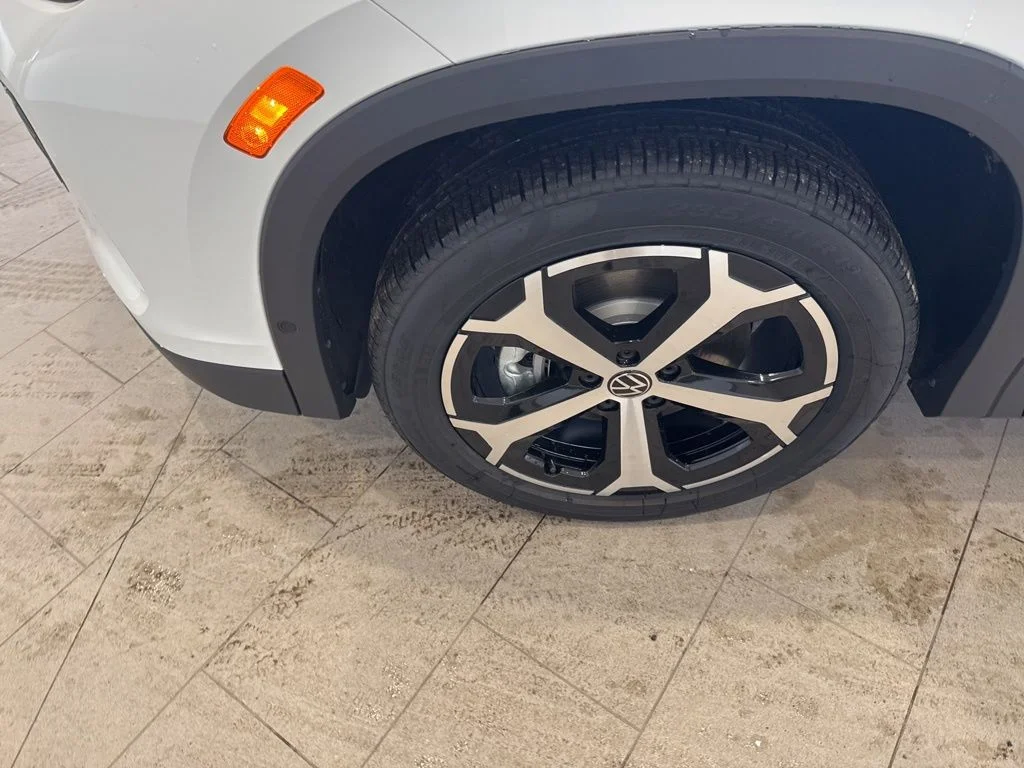 2026 Volkswagen Tiguan SE - Photo 9
