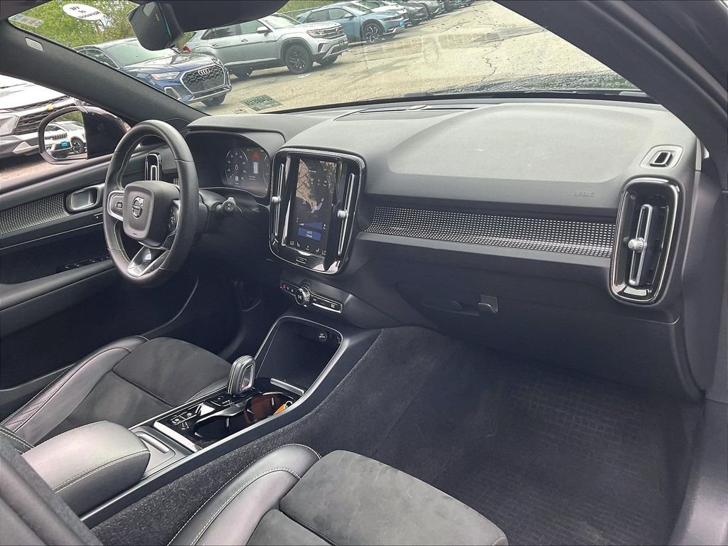Used 2021 Black Volvo R-Design image 14