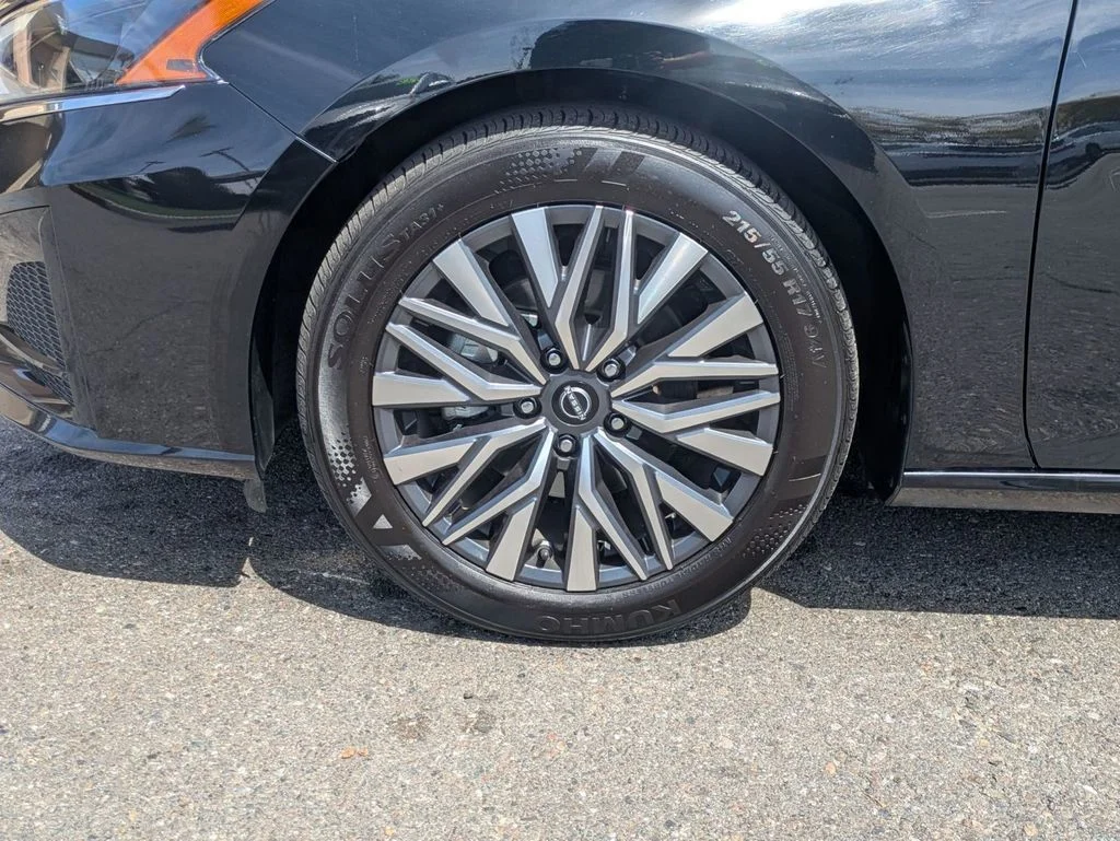 Used 2025 Black Nissan 2.5 SV image 9