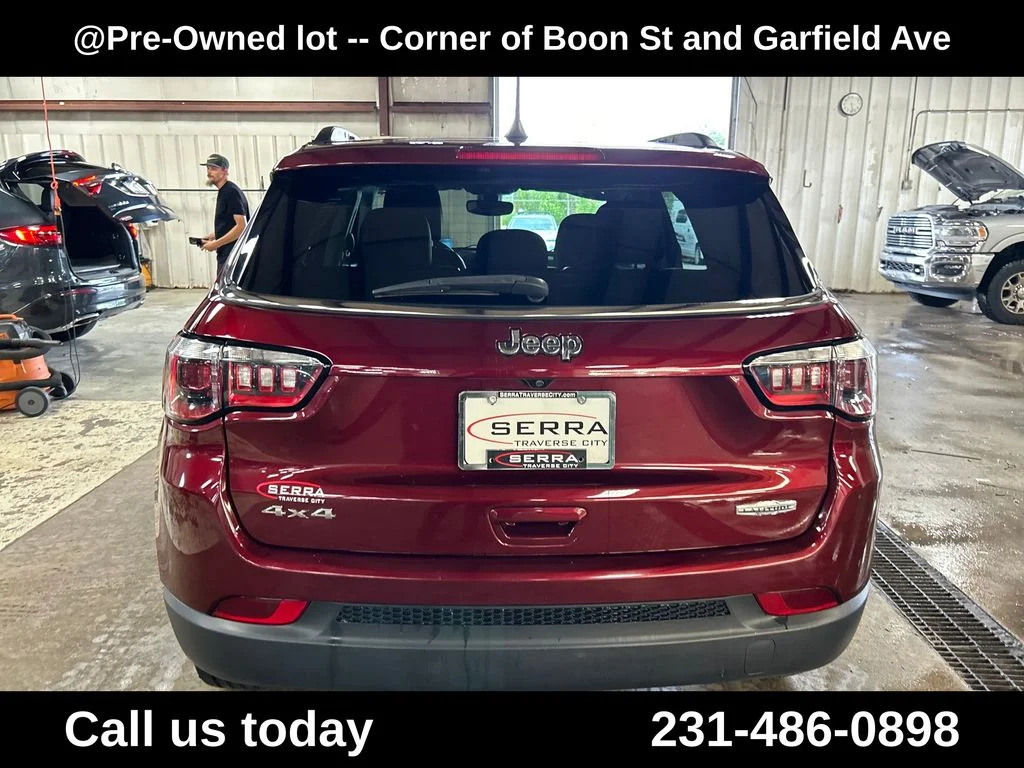 Used 2021 Red Jeep Latitude image 4