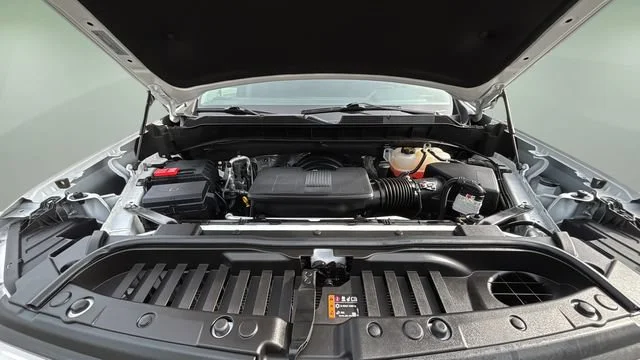 Used 2025 Summit White Chevrolet RST image 33