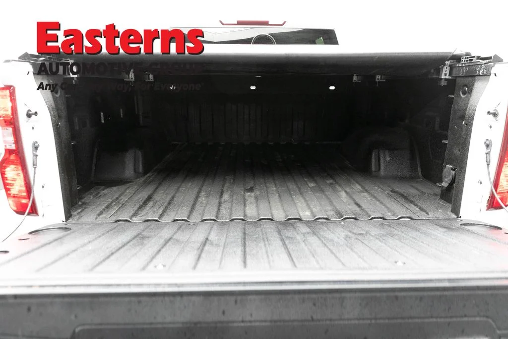 Used 2023 White Chevrolet Custom image 9