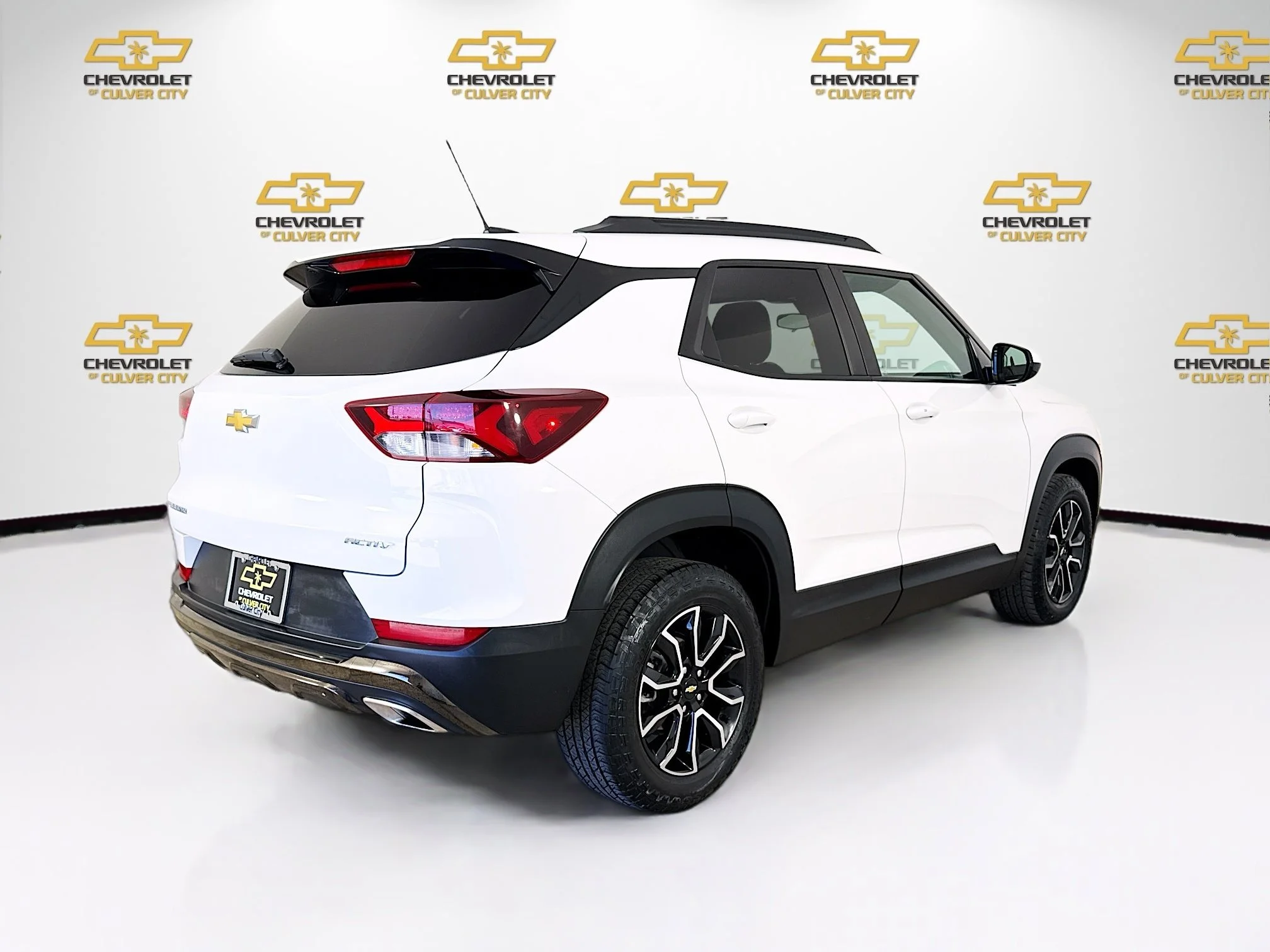 Used 2023 Summit White Chevrolet ACTIV image 8