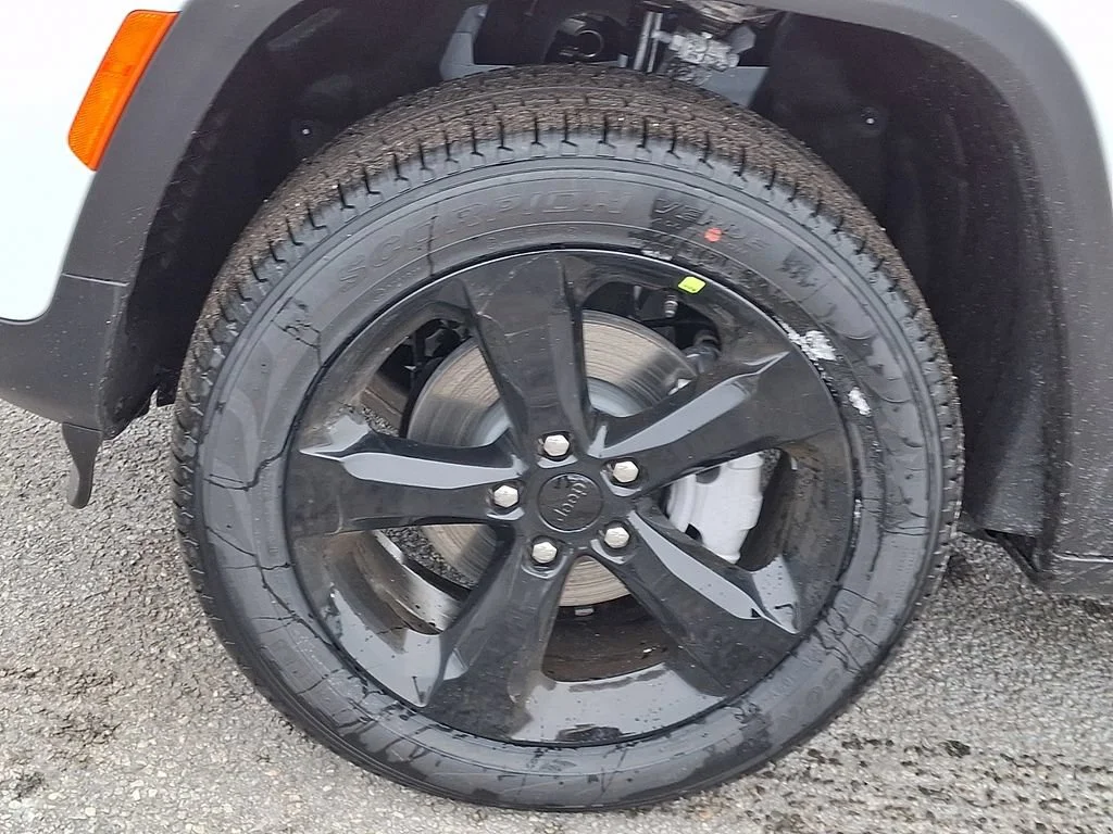 New 2025 Bright White Clearcoat Jeep Limited image 19