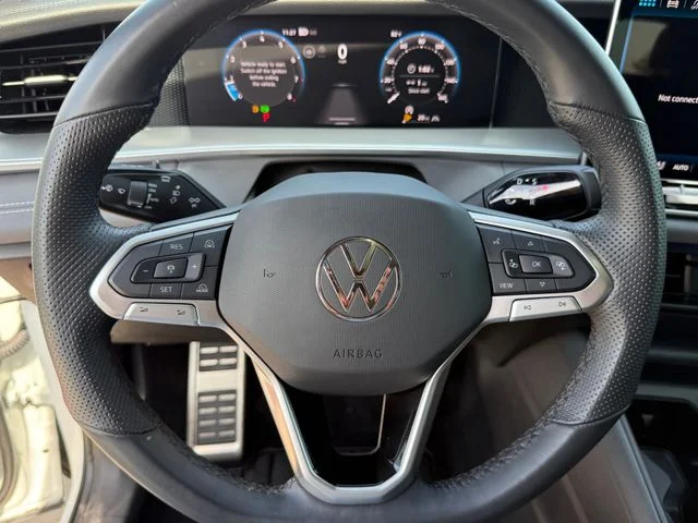Used 2025  Volkswagen 2.0T SE R-Line Black image 18