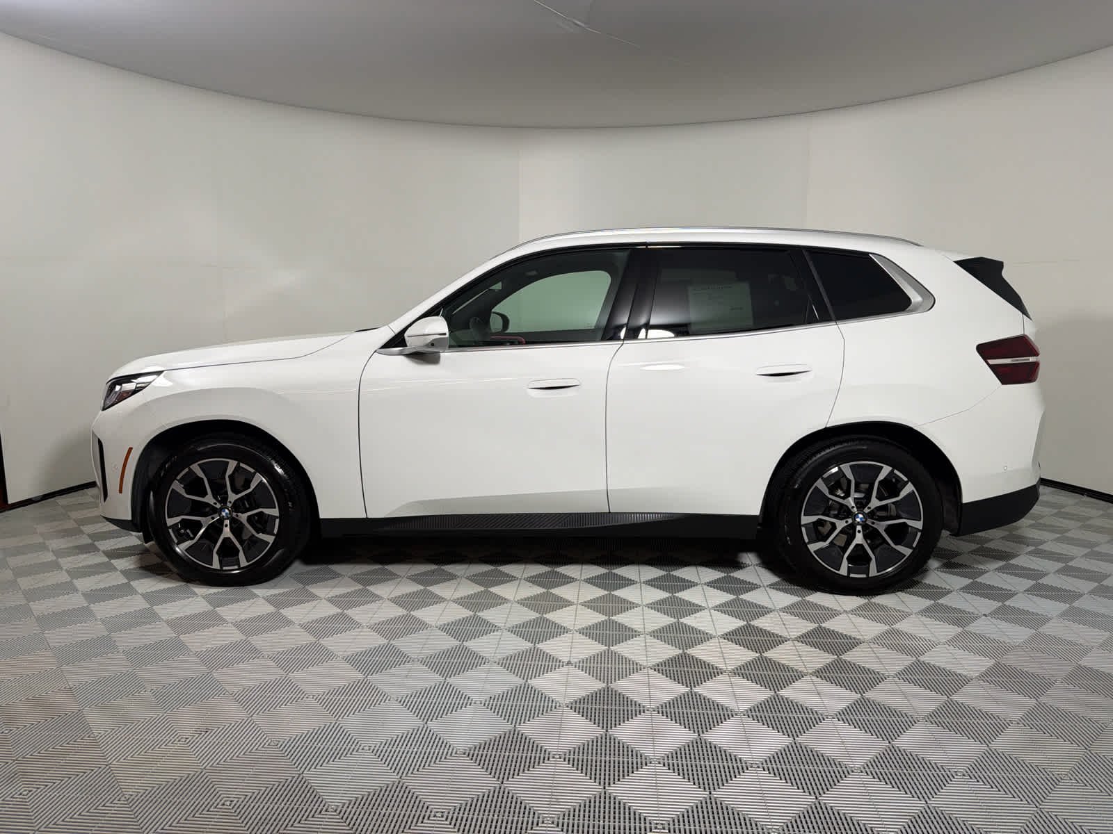 Used 2026 Alpine White BMW 30 xDrive image 2