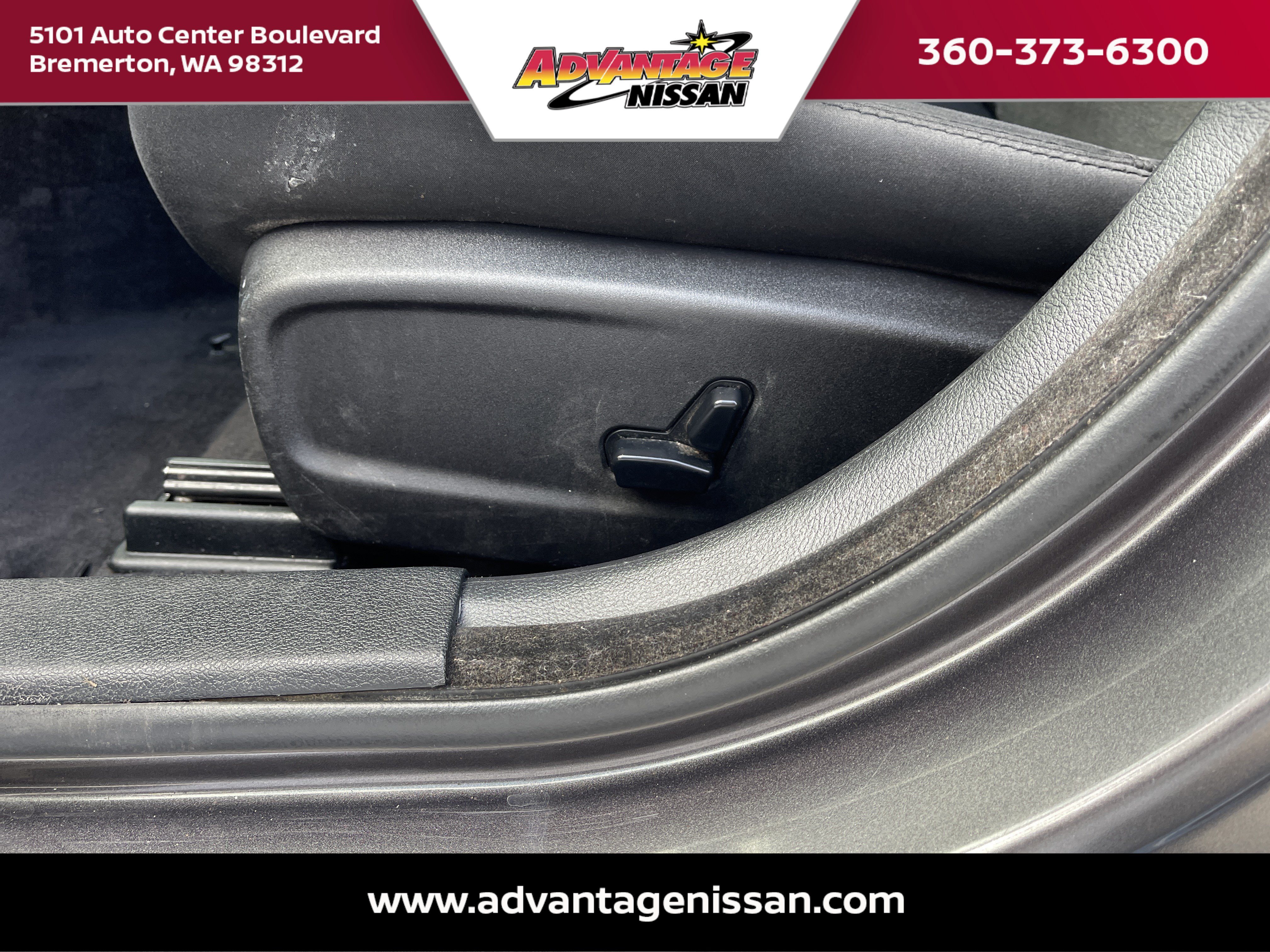 Used 2018 Granite Crystal Metallic Clearcoat Chrysler Touring image 14