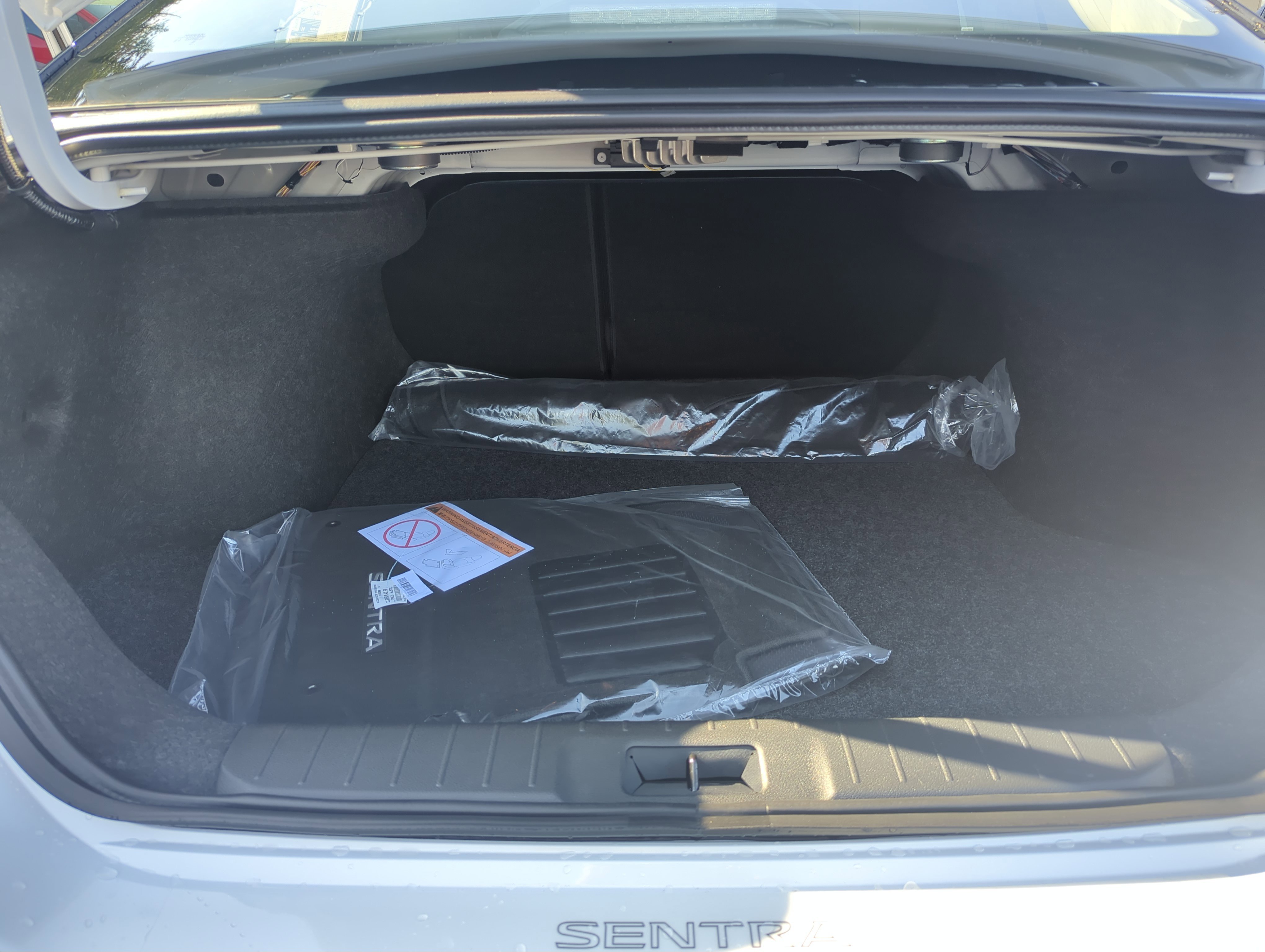 2025 Nissan Sentra SR - Photo 28