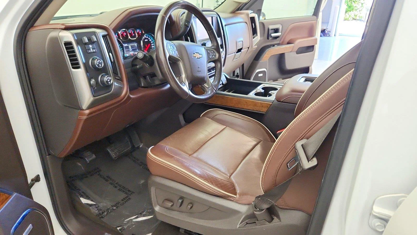 Used 2016 IRIDESCENT PEARL TRICOAT Chevrolet High Country image 14