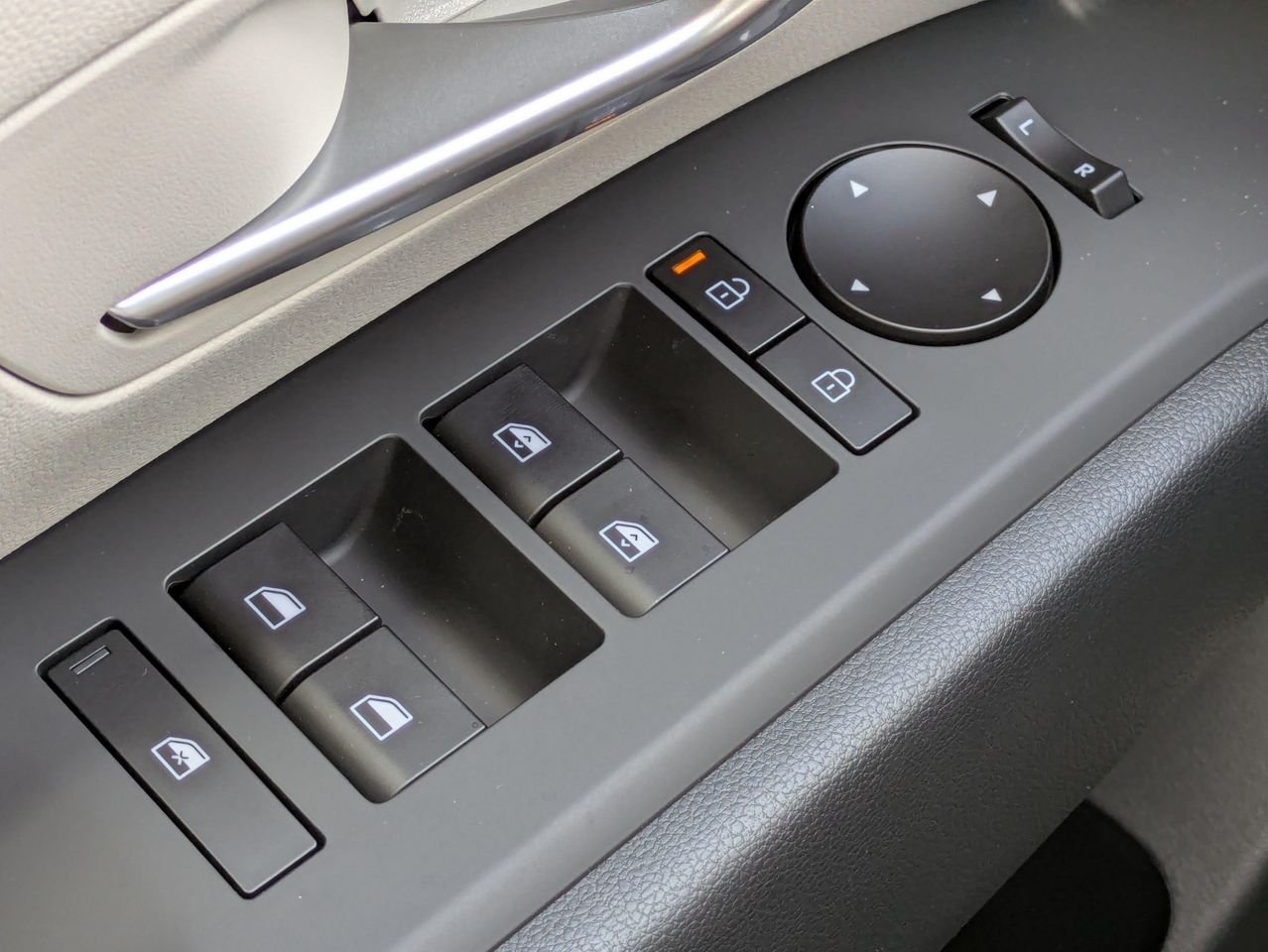 New 2026 Hampton Gray Hyundai SEL Plus FWD image 19