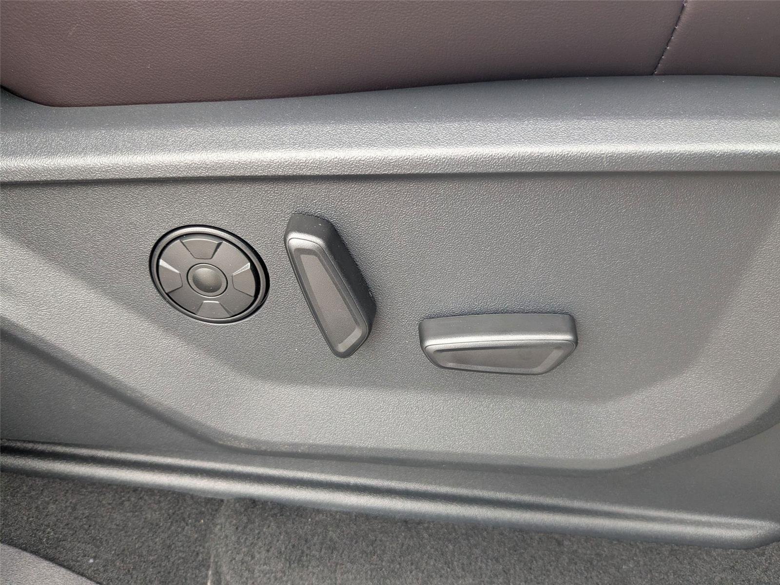 New 2026 Space Silver Metallic Ford Platinum® image 33