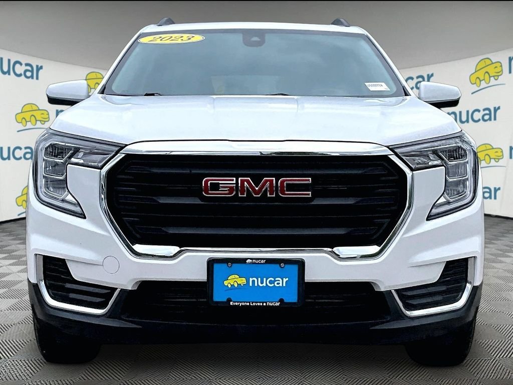 Used 2023 White GMC SLE image 2
