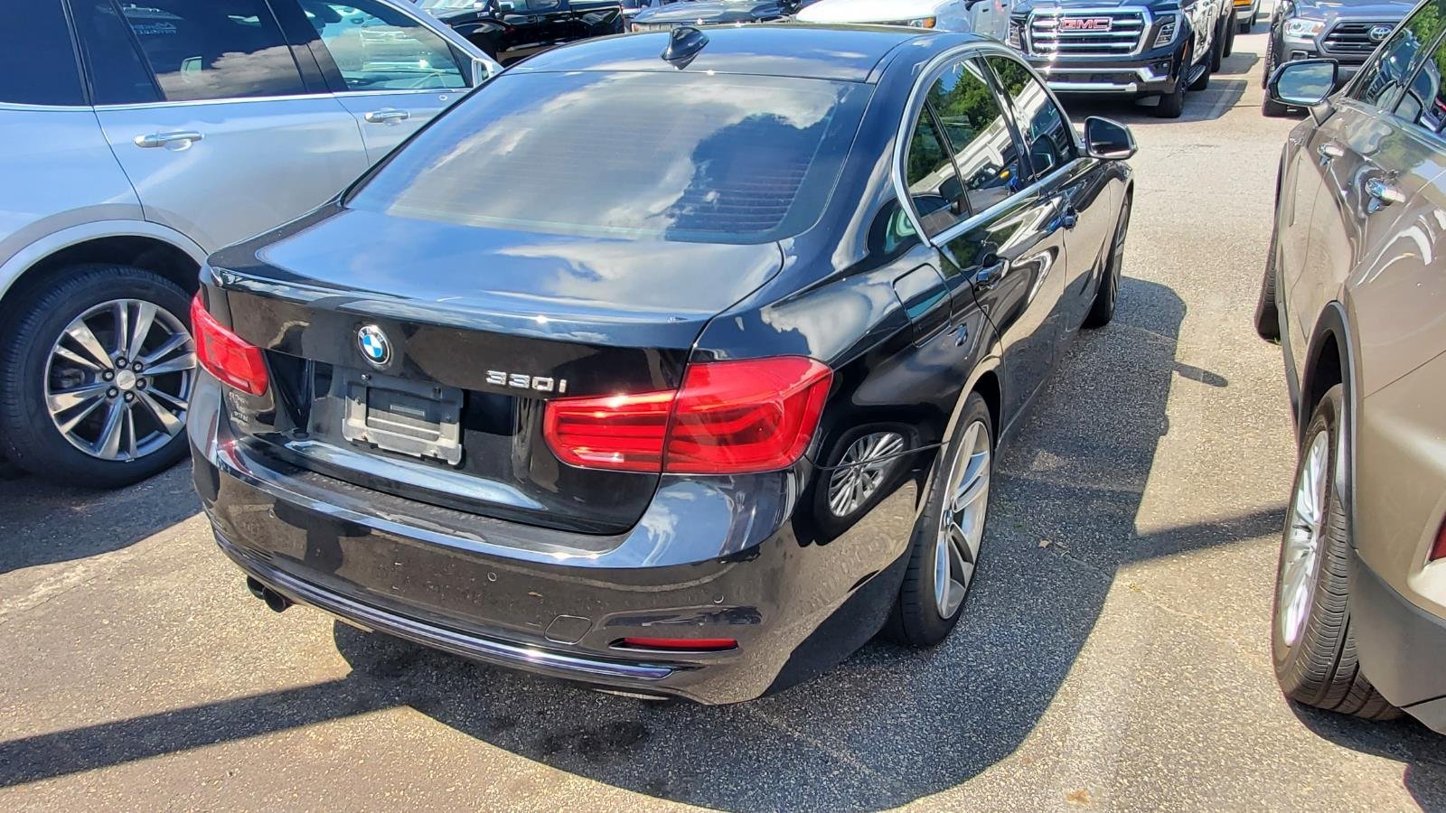Used 2017 Black Sapphire Metallic BMW 330i image 9